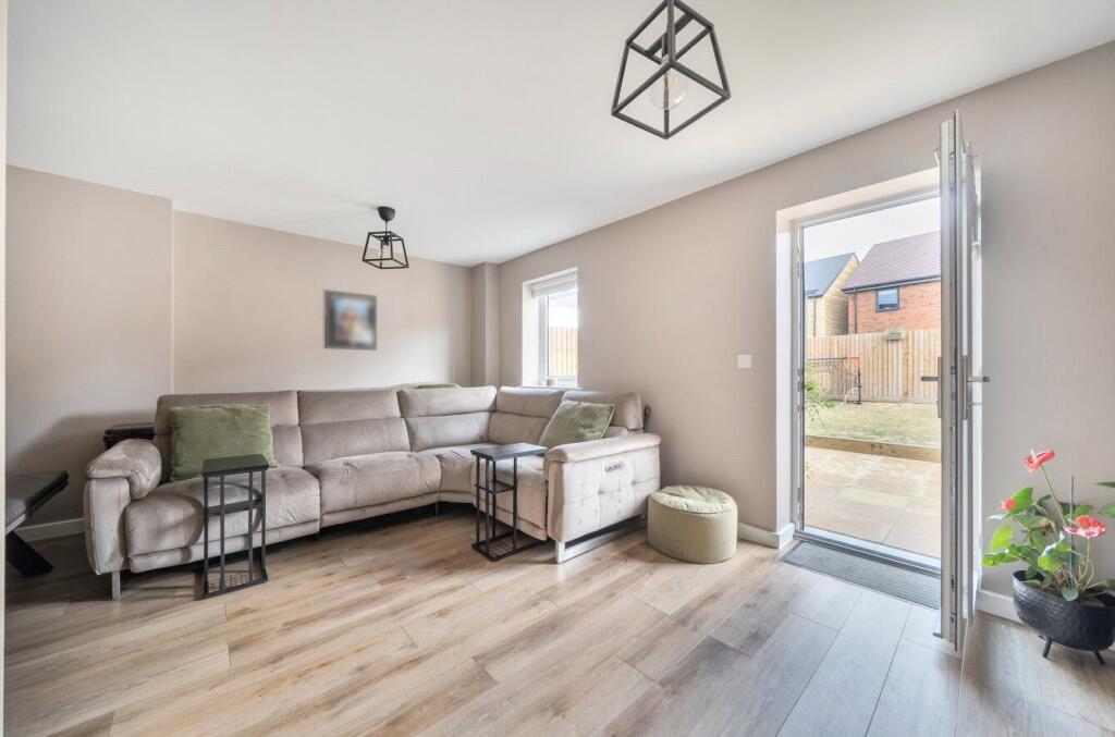 House in Gloucester - View 4