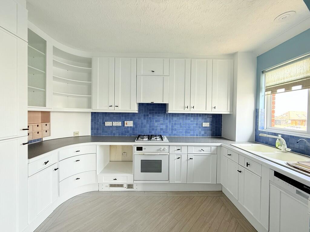 White Heather Court, Hythe Marina Village  photo 3