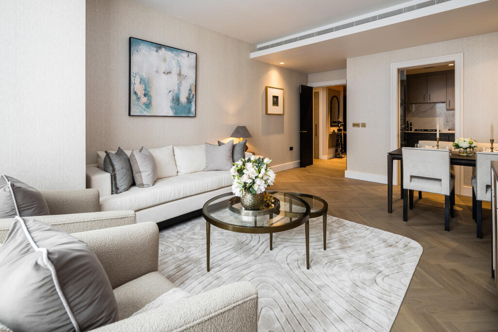 Brompton Road, Knightsbridge, London, SW3 - More