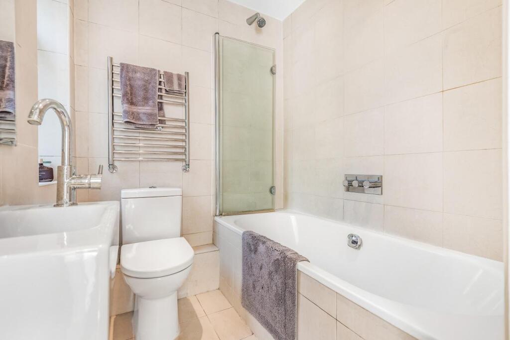 Apartment in London - View 5