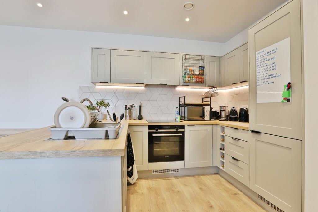 Apartment in Poole - More