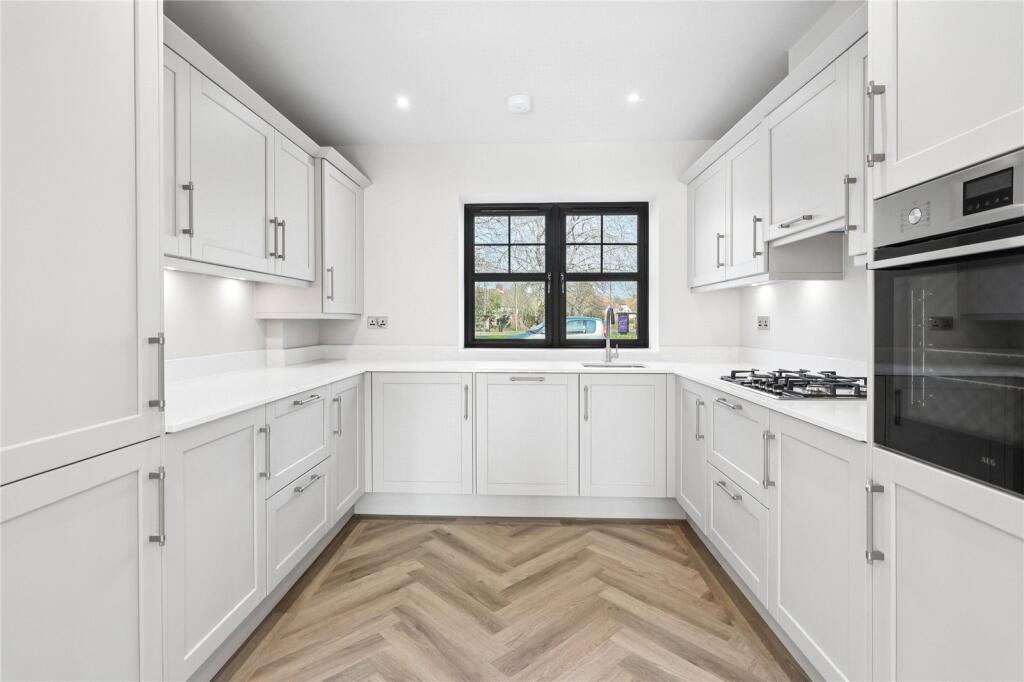 Old Esher Road, Hersham, KT12 – pohled 4