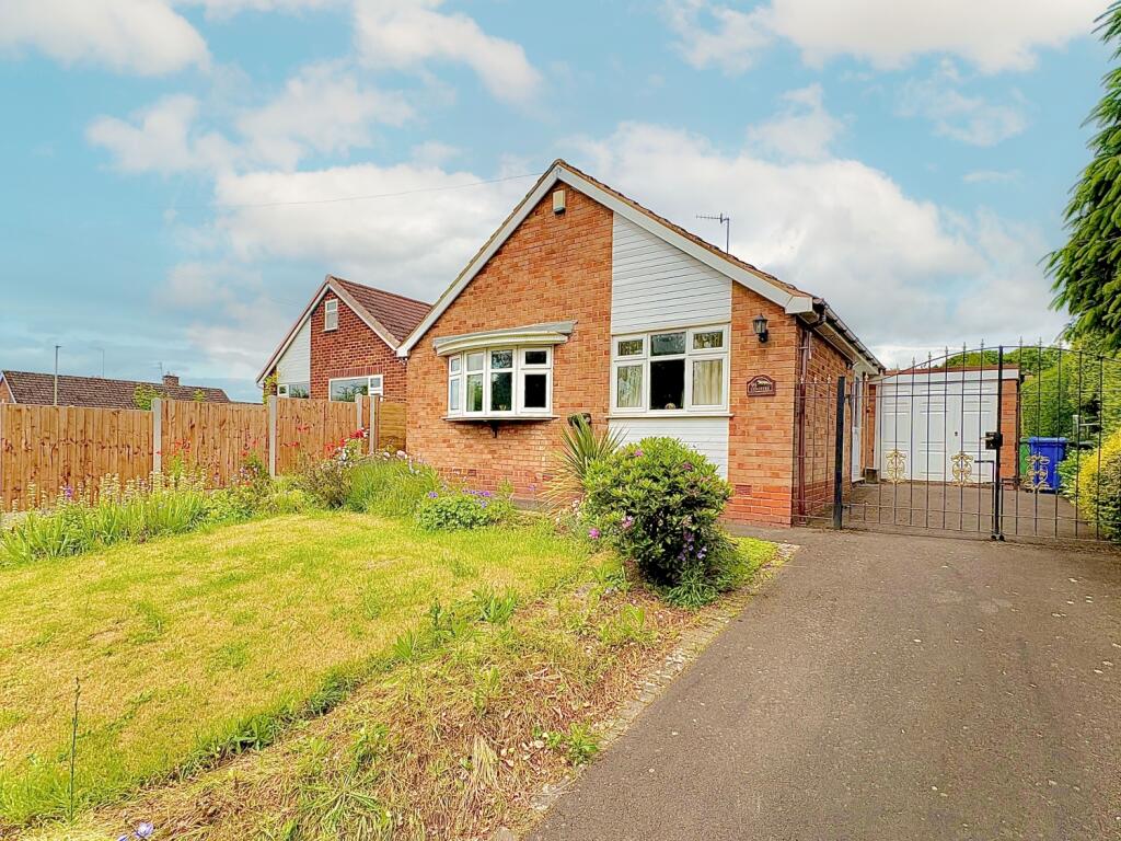 Cotwall End Road, THE STRAITS, DY3 3EL