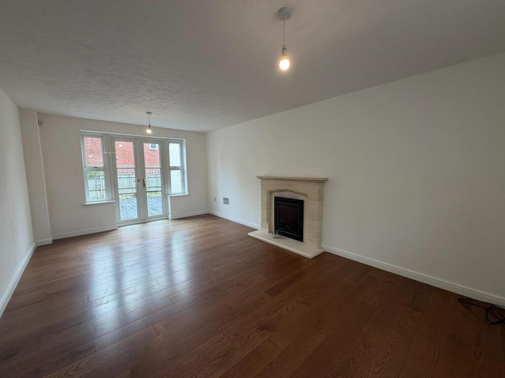 House in Northampton, Grange Park - View 4