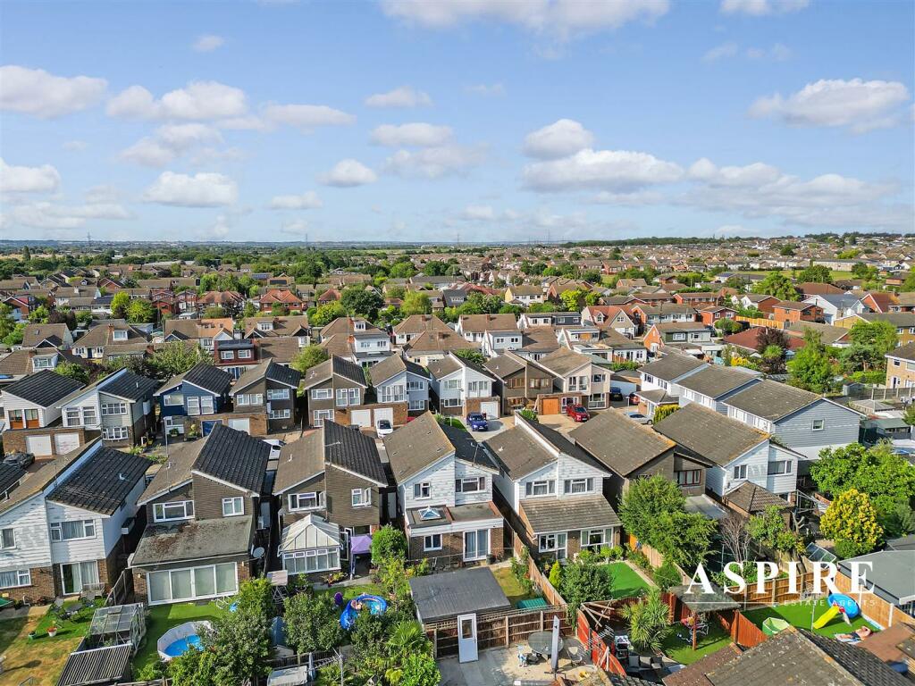 20, Bartley Close photo 3