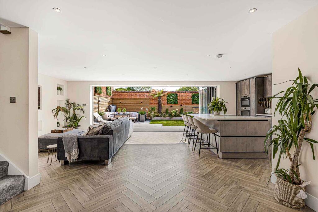 House in South Oxfordshire, Warborough - View 2