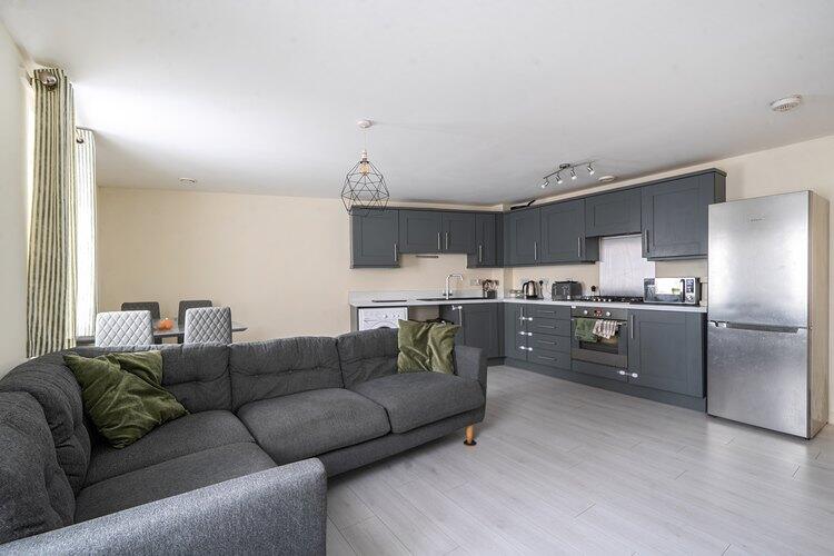 2-bed flat on Prince Rupert Drive, Aylesbury, Buckinghamshire, HP19, £47,500