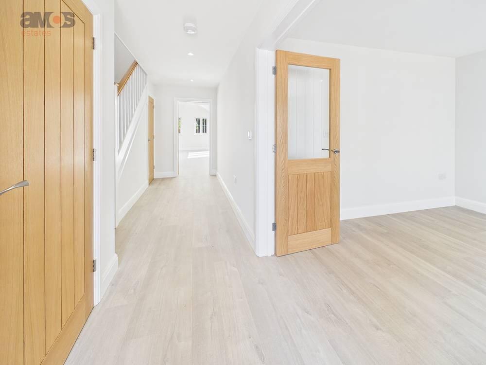 House in Rochford, Hullbridge - View 5