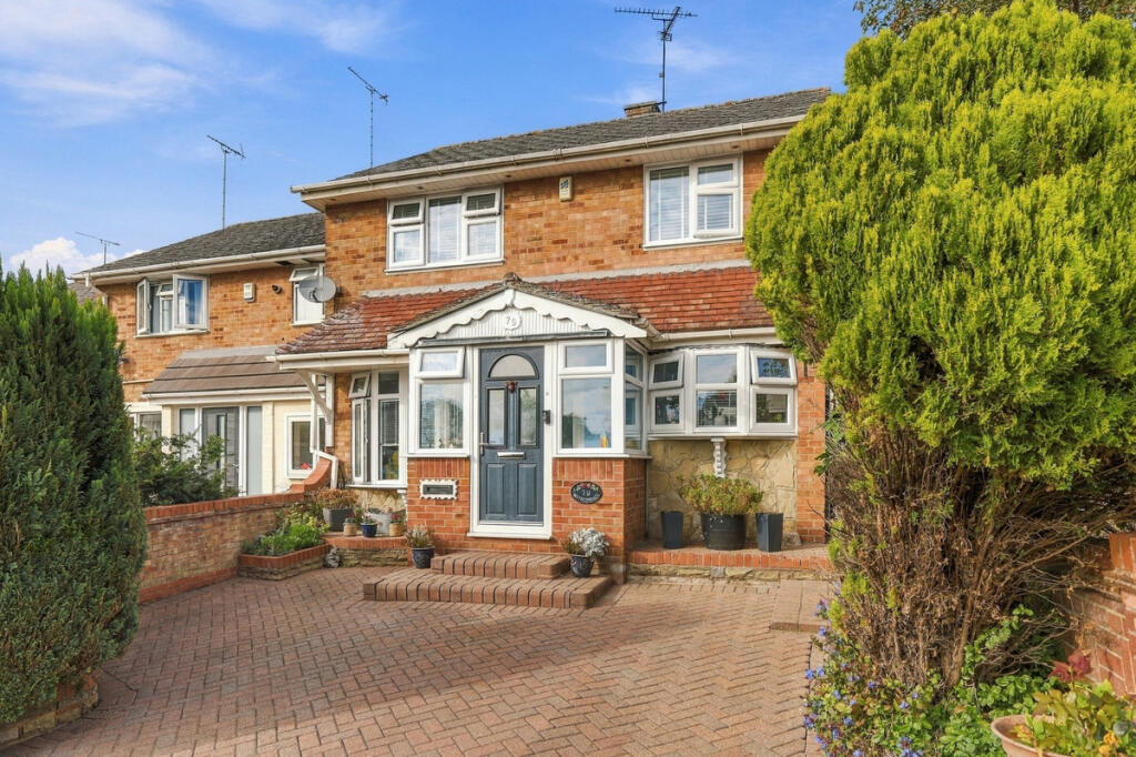 House in Basildon, Essex - View 2