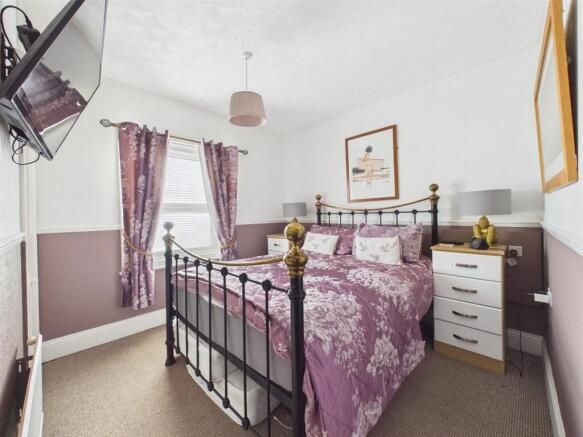Bedroom/Room 5: