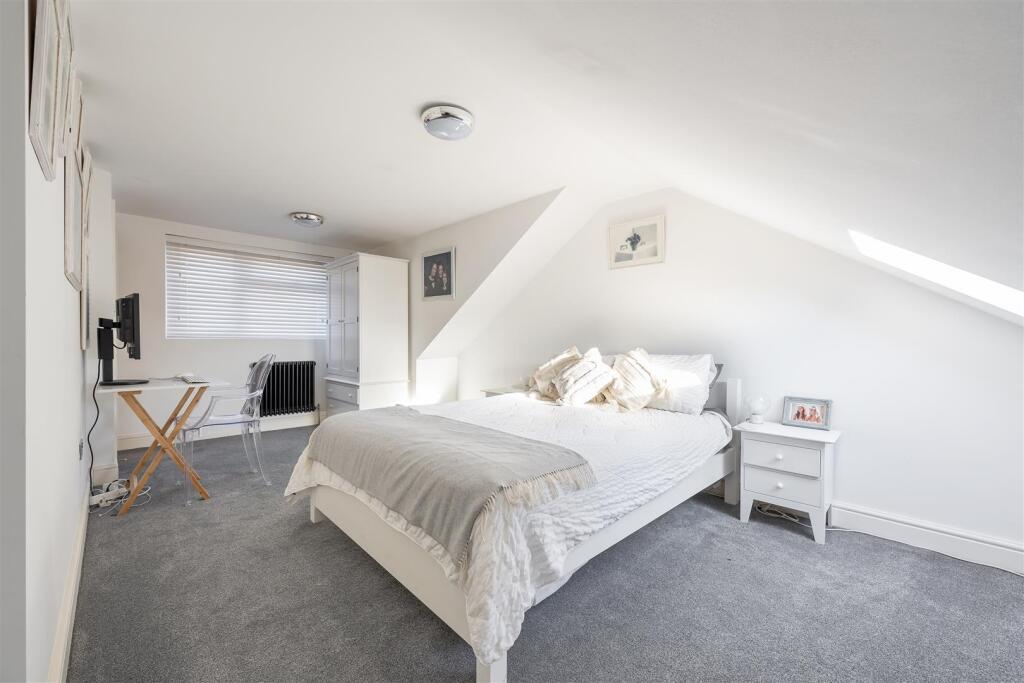 House in London, Higham Hill - More