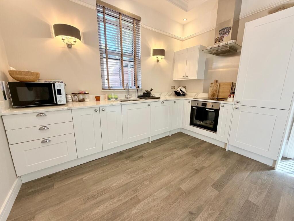 Apartment in Westbury - View 3