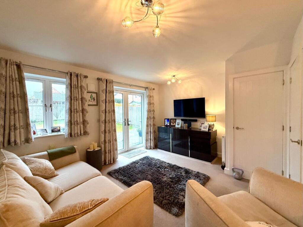 House in Swindon, Blunsdon - View 4