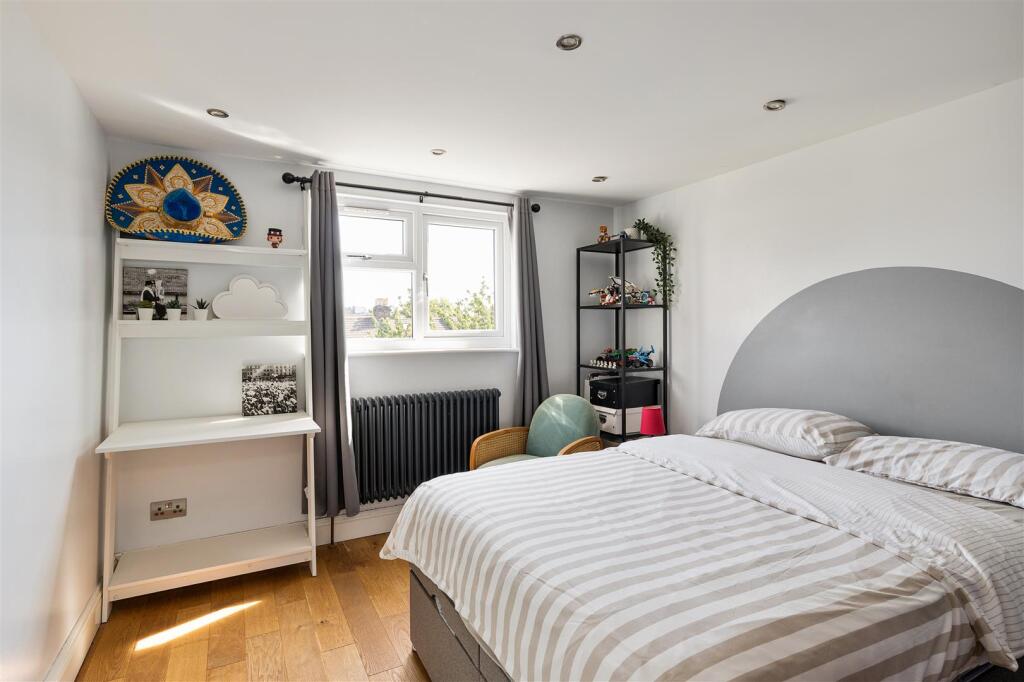 House in London - View 5