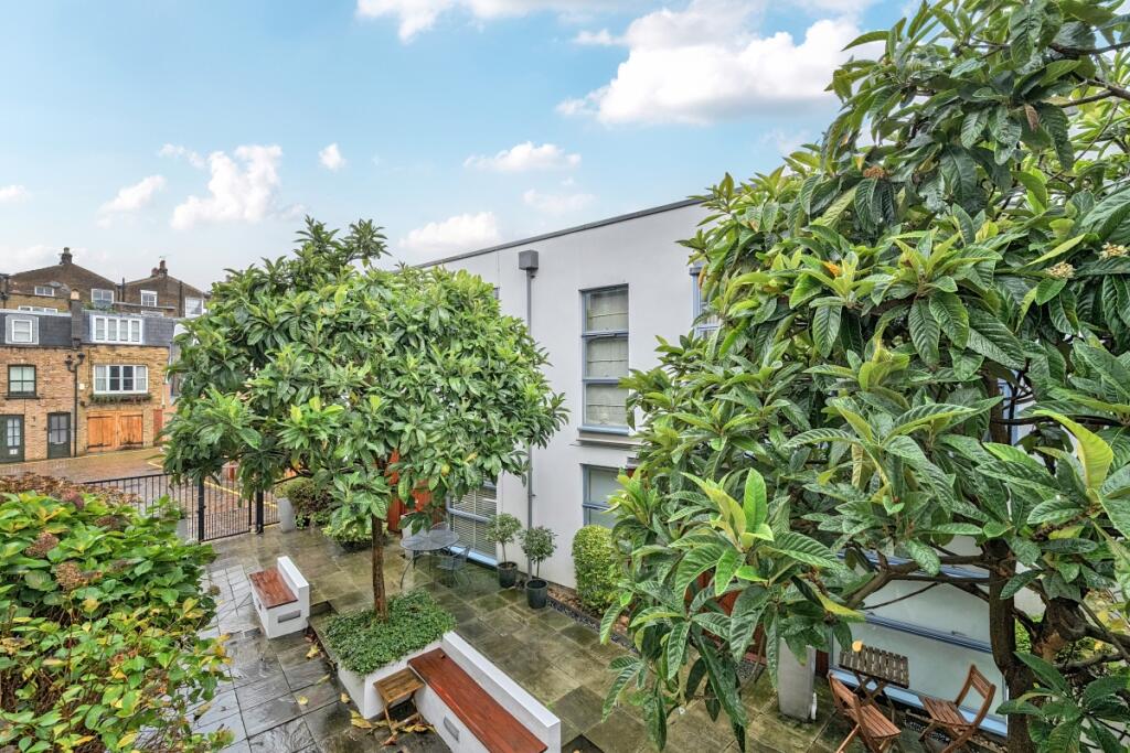 2 bedroom mews property for rent