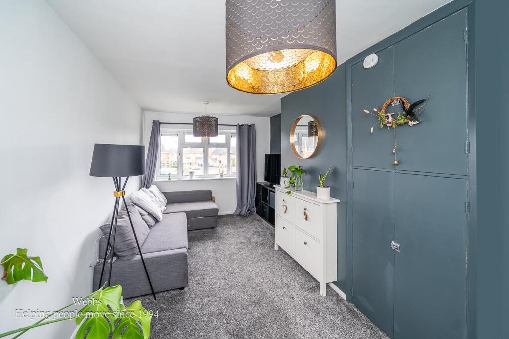 Apartment in Wolverhampton, Ashmore Park - View 3