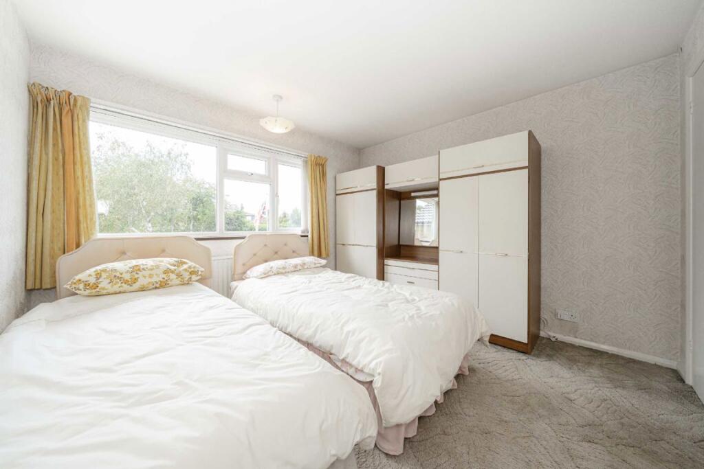 House in Sunbury-on-Thames, Surrey - More