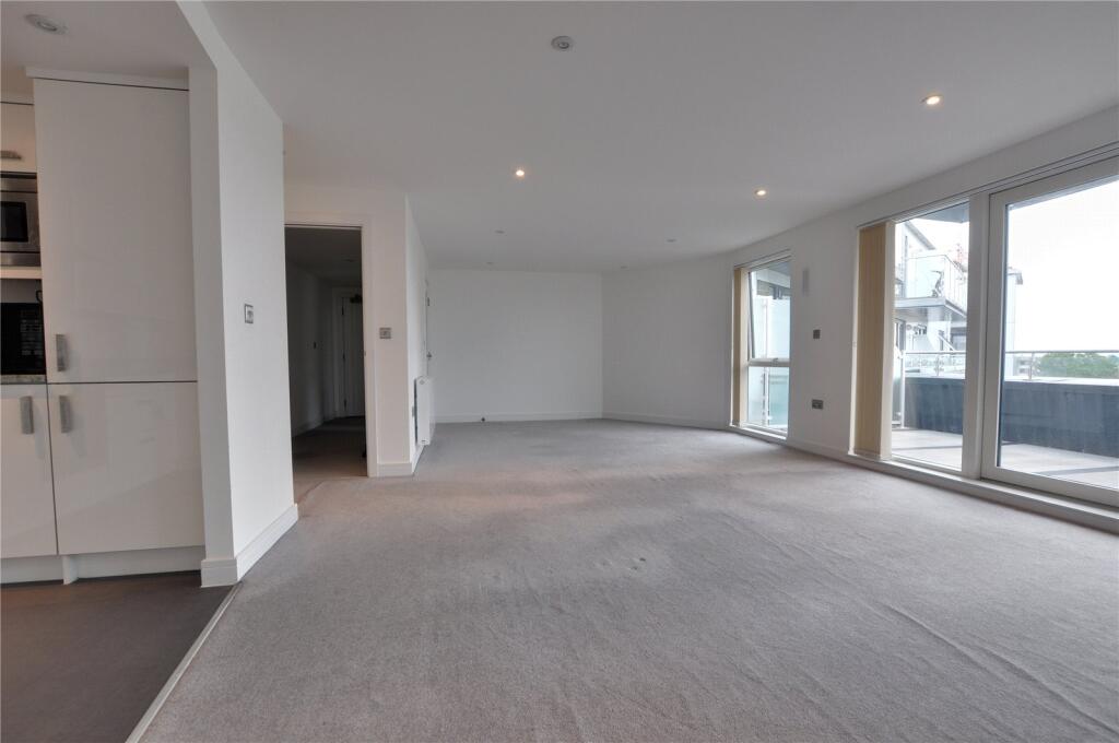 Apartment in Spelthorne, Surrey - View 4