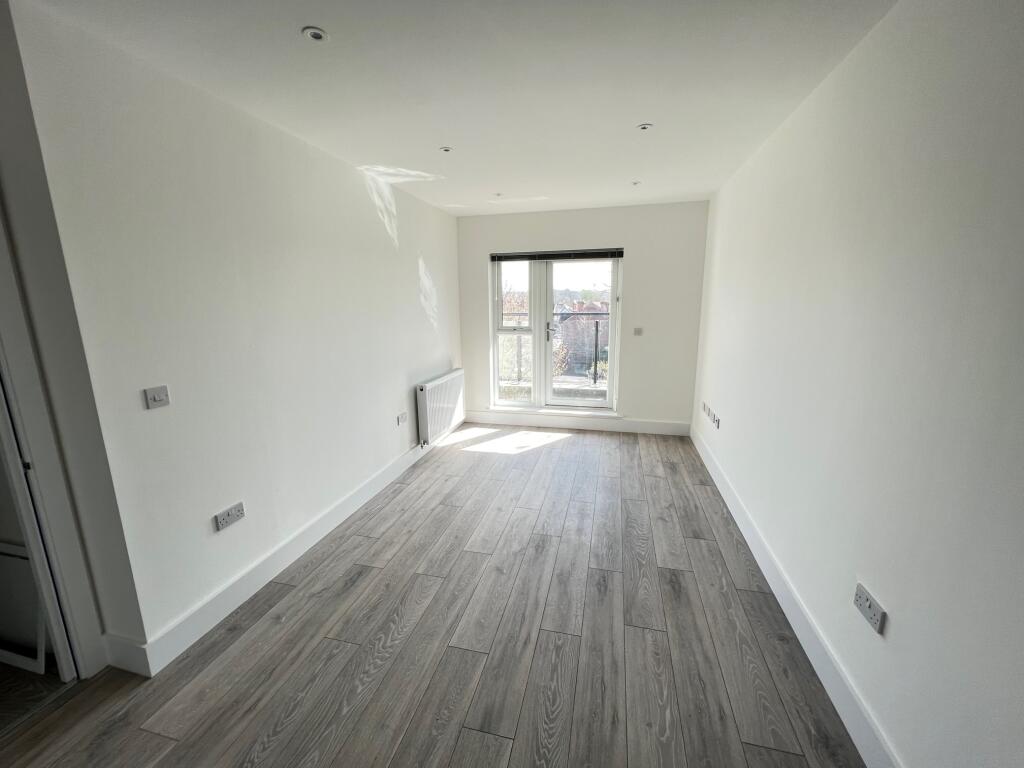 Apartment in Southampton - View 3