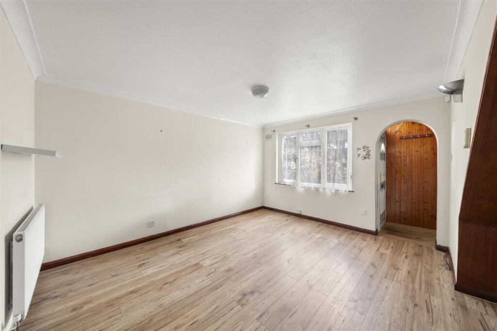 Triandra Way, Hayes photo 2