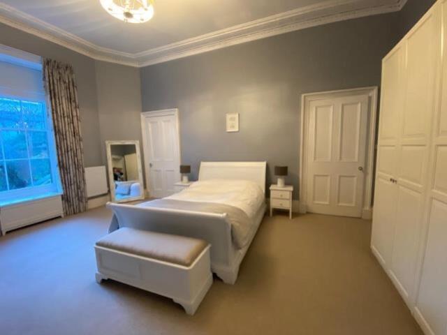 Apartment in Edinburgh - View 4