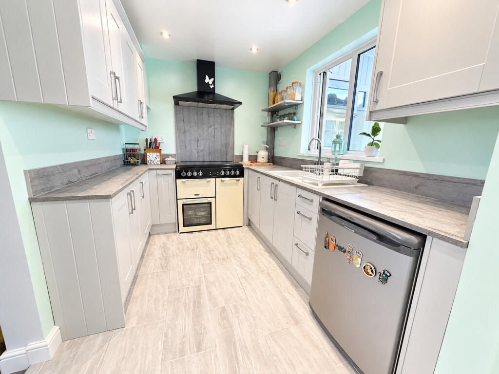 House in Dudley, West Midlands - More