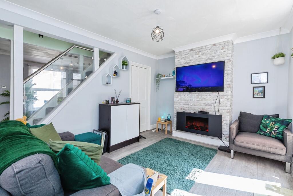 House in Gillingham, Sally Port Gardens - View 5