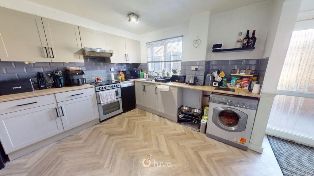 Larch Drive, Armthorpe, Doncaster, DN3 photo 2