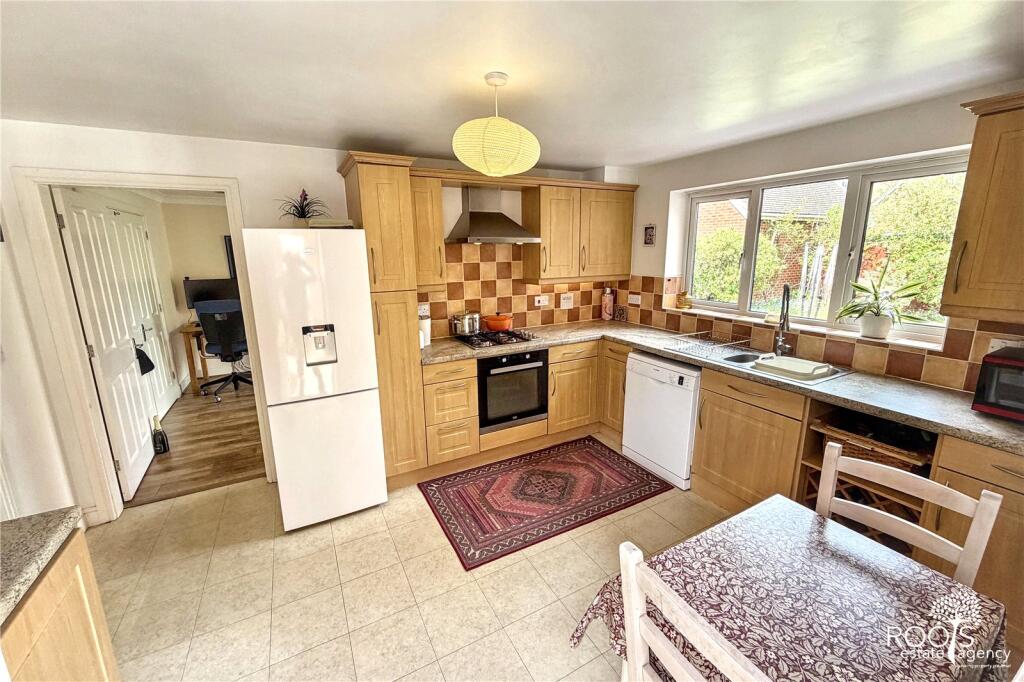 Horne Road, Thatcham, Berkshire, RG19 photo 4