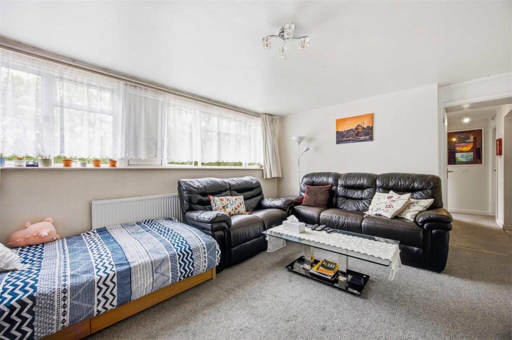 Apartment in London, Yiewsley - View 4