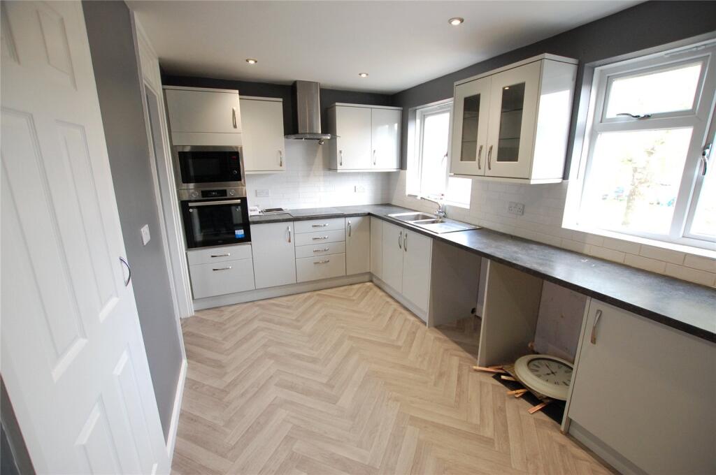 Apartment in Swindon - View 3
