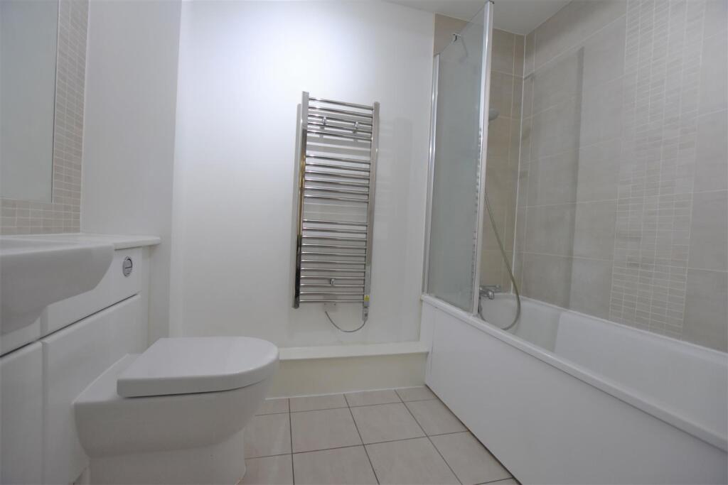 Apartment in Southall - View 5