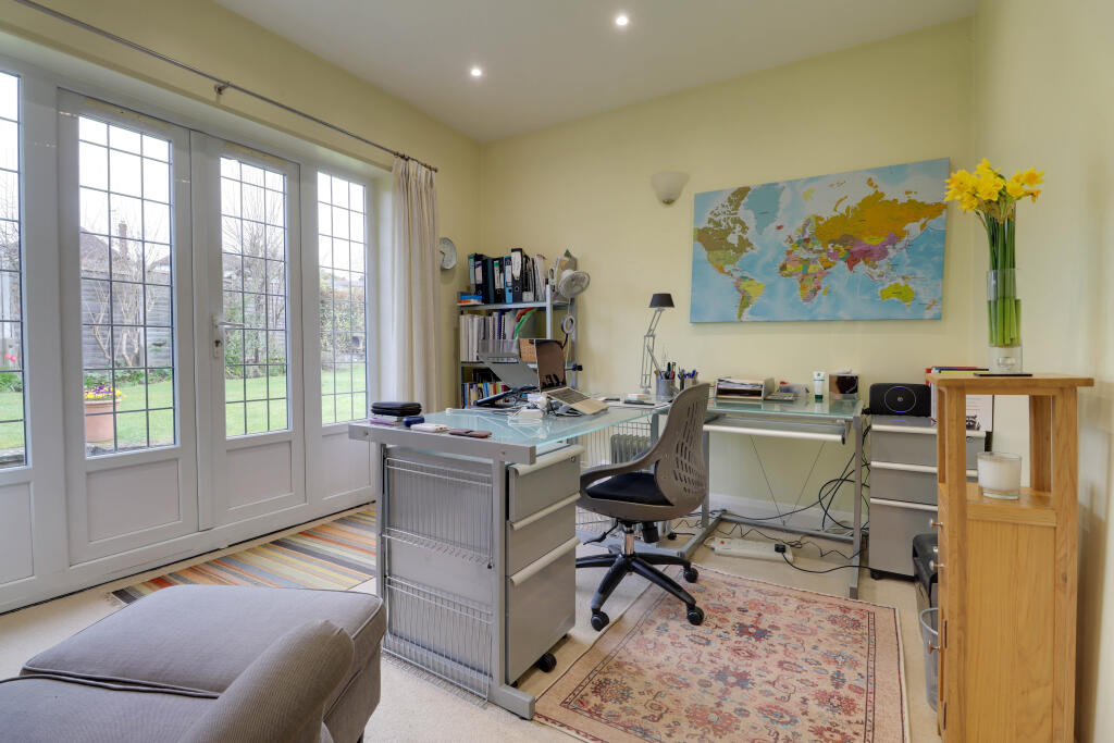 Additional image 8 of Meadow Walk, Harpenden, AL5