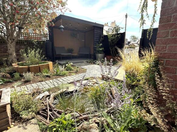 NEW FRONT GARDEN 2.jpg
