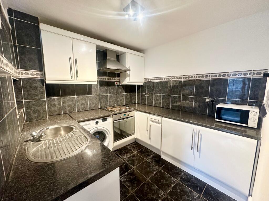 Malcolm Close, Nottingham, Nottinghamshire, NG3 5AP photo 3