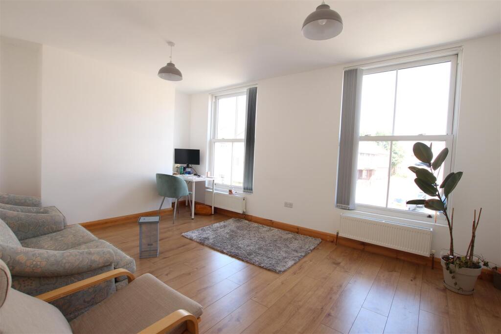 Apartment in Northampton, Phippsville - View 2