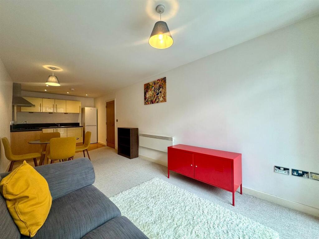 Apartment in Birmingham, Jewellery Quarter - View 3