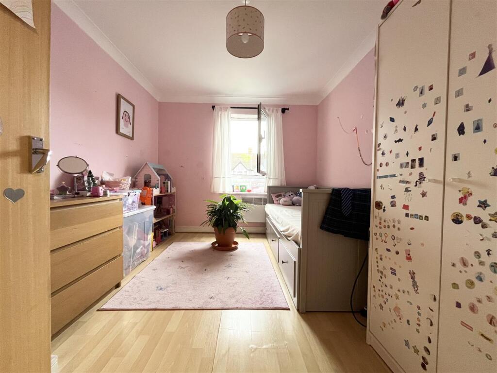 Apartment in Sutton - View 5