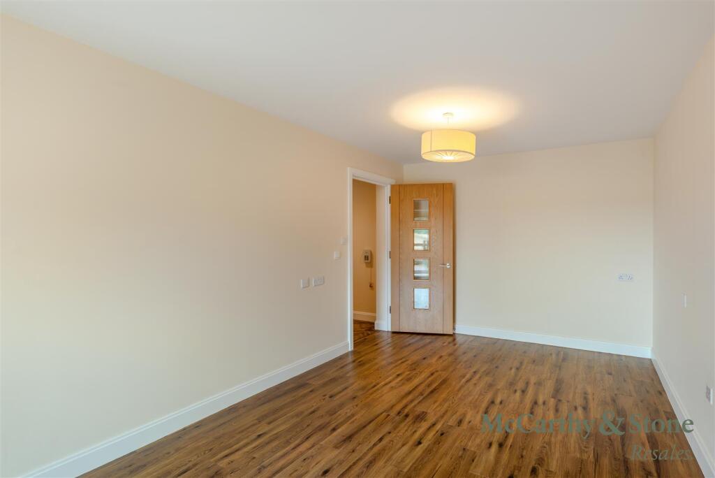 Apartment in Coventry - More