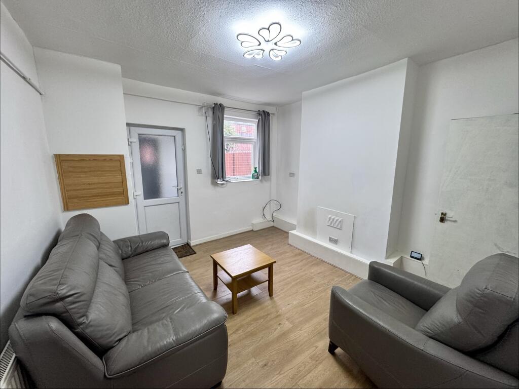House in Nottingham - View 4