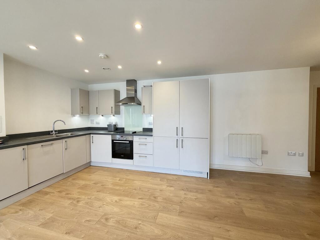 Apartment in Redhill - View 3