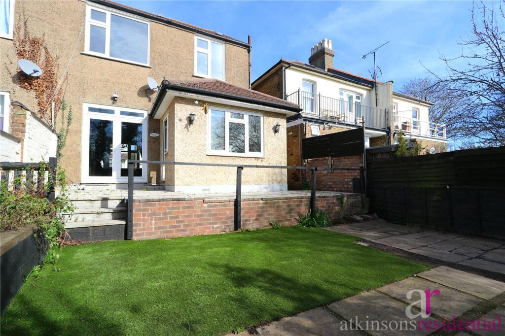 Myrtle Grove, Enfield, Middlesex, EN2 photo 3