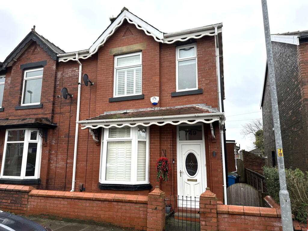 Main image of property: 749 Rochdale Road, Royton, Oldham, OL2 5UW