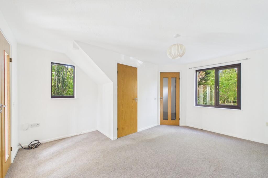 House in Reading, Warfield - View 2