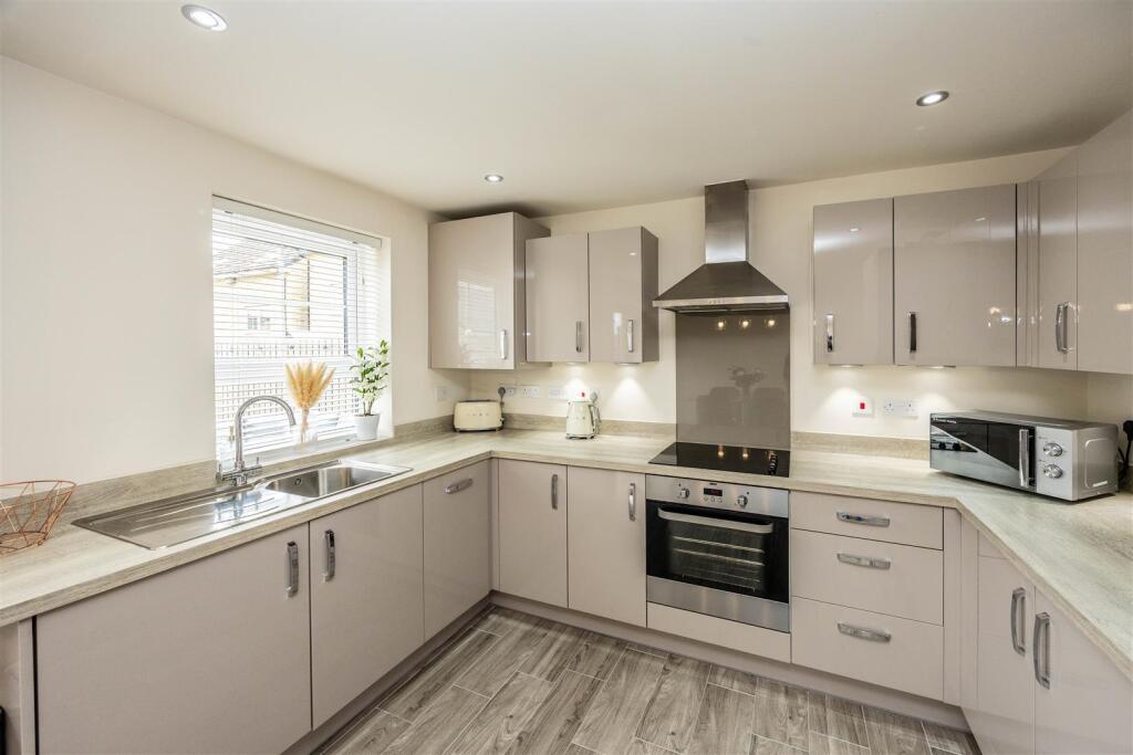 Westminster Avenue, Clayton, Bradford photo 3