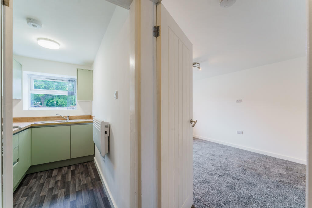 Apartment in Wakefield, Belle Vue - View 4
