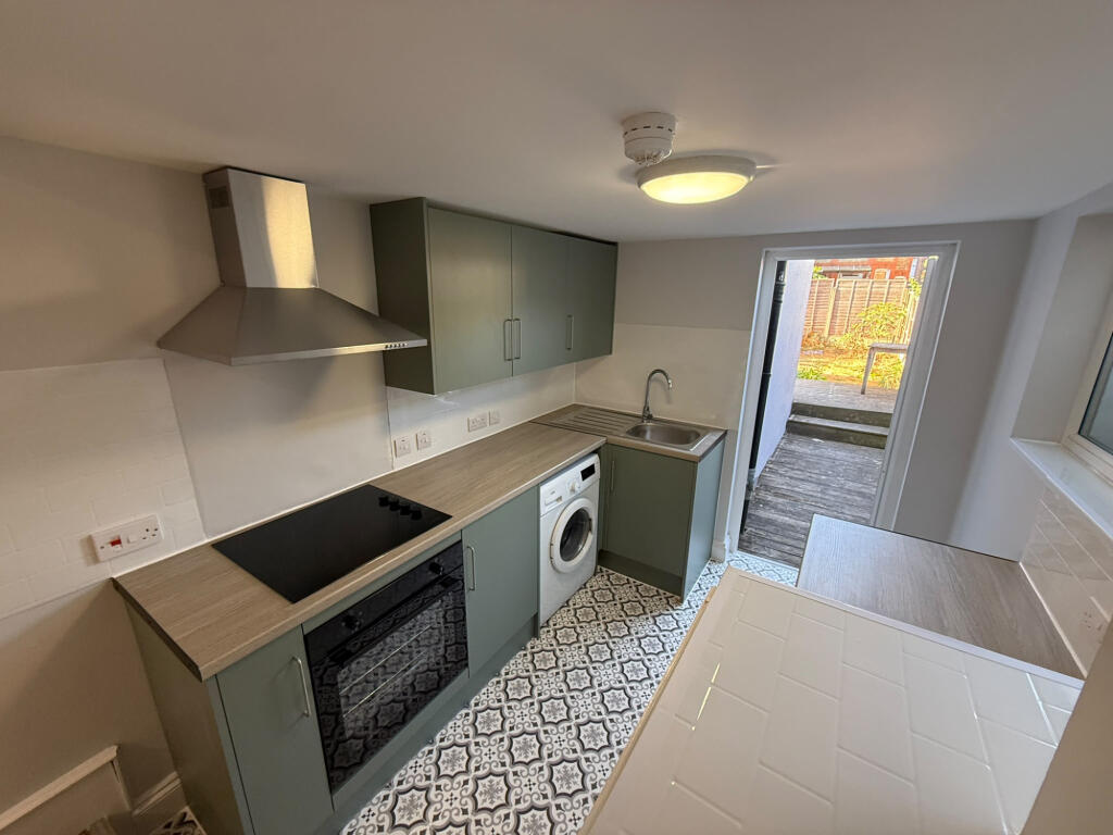 Apartment in London, Church End - View 4