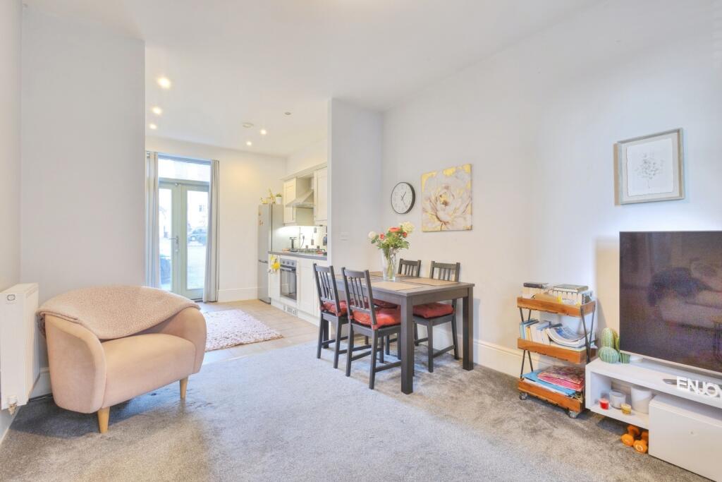 Apartment in Upton, St Crispin's - More