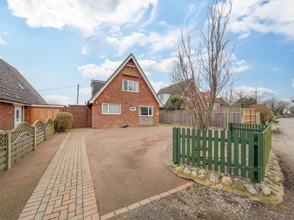 School Lane, Northrepps. photo 3