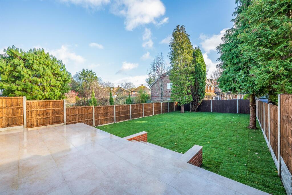 House in London, Farnborough Park, Locksbottom - View 3
